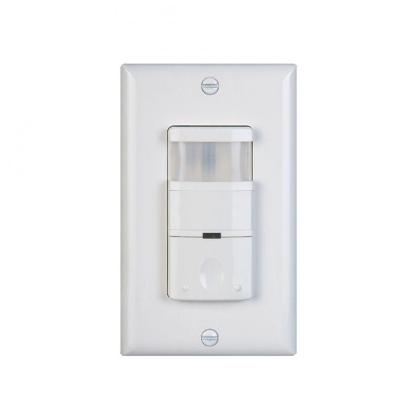 Motion sensing outlet 